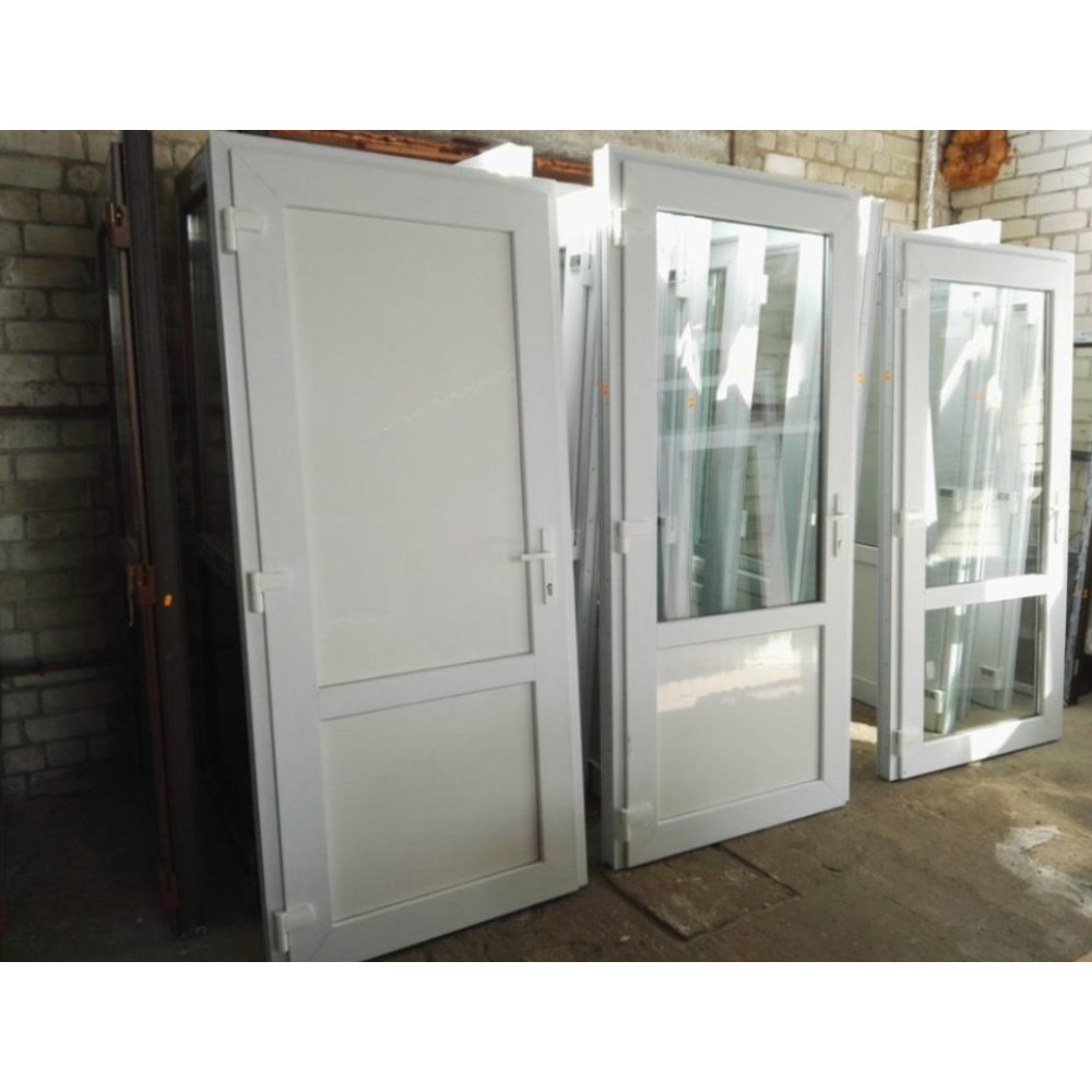 Металопластикові двері WDS 5S поворотно-відкидне 900 x 2200 мм